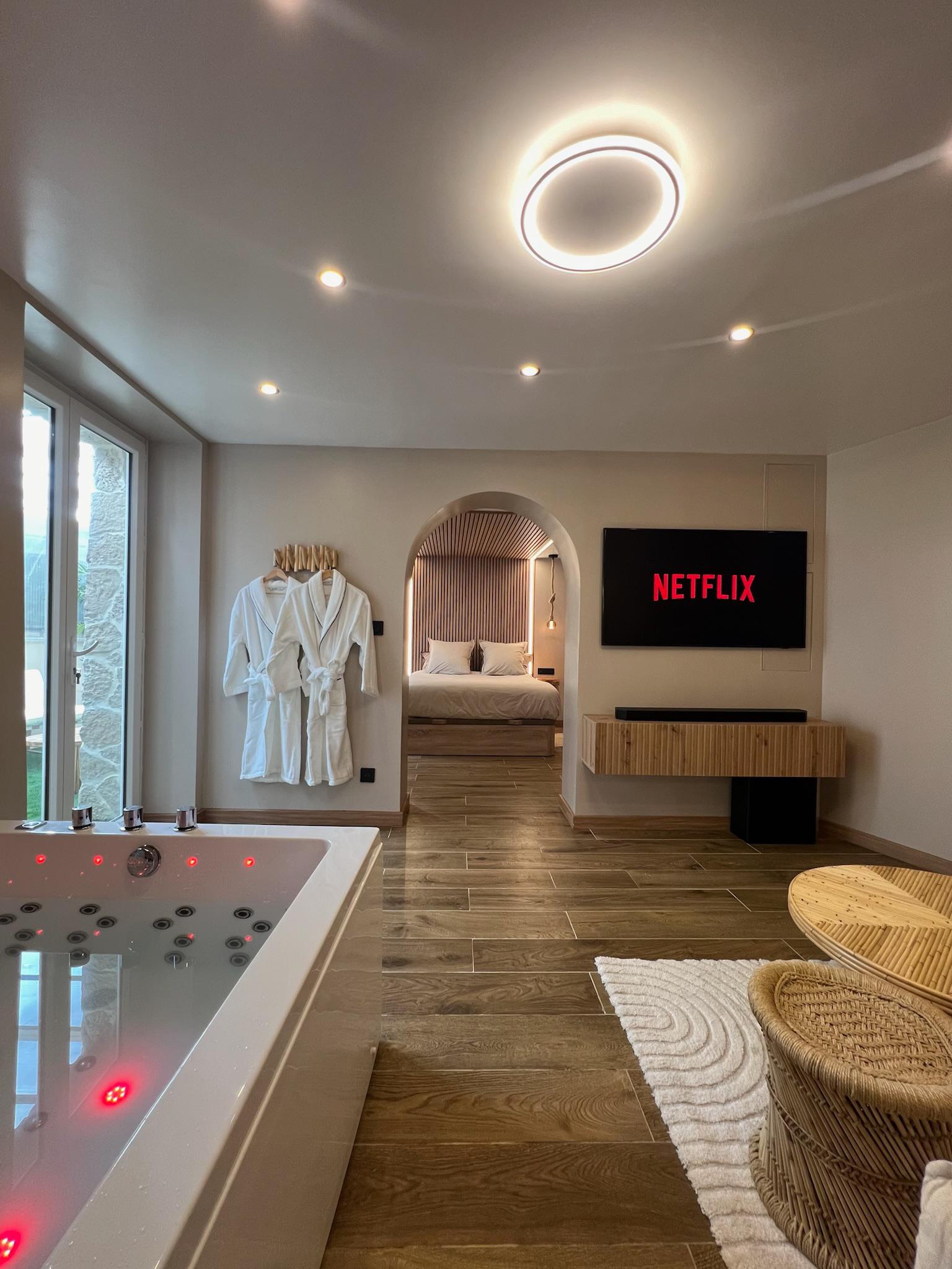 Jacuzzi balnéo aux lumières chromothérapie